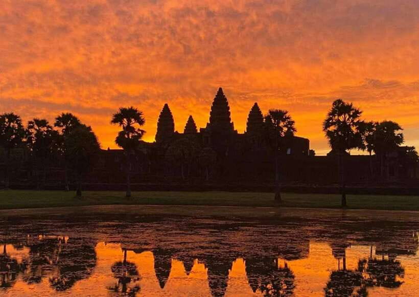 Siem Reap: Angkor Wat Private Tour by Tuk-Tuk - Lunch at a local restaurant