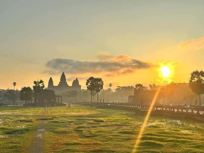 Siem Reap: Angkor Wat Private Tour with Sunrise - Angkor Wat, from sunrise scene to carved galleries
