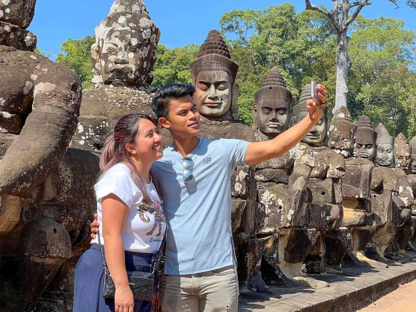 Siem Reap: Angkor Wat Small-Group Day Tour and Sunset - A local lunch and a stop at Preah Dak village