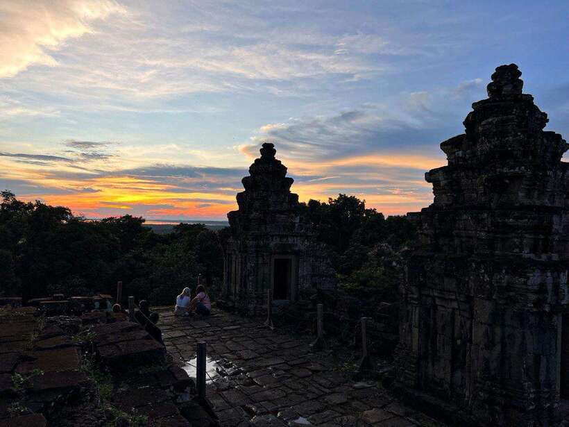 Siem Reap: Angkor Wat Small-Group Day Tour and Sunset - Angkor Wat deserves the afternoon