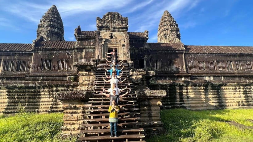 Siem Reap: Angkor Wat: Small-Group Sunrise Tour - Angkor Thom and the many faces of Bayon