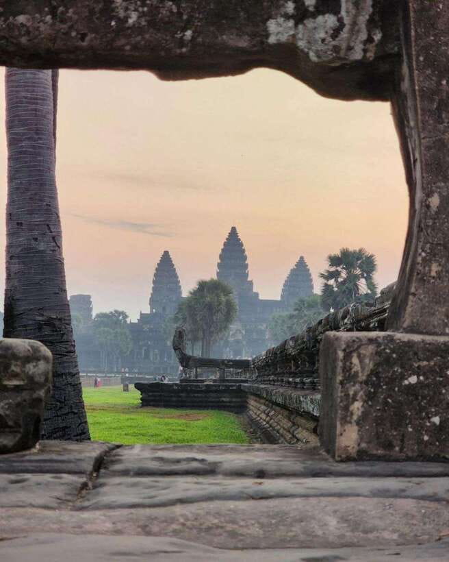 Siem Reap: Angkor Wat Small Group Tour with Spanish Guide - Bayon, Baphuon, and the stone faces