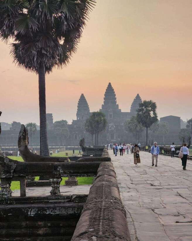 Siem Reap: Angkor Wat Small Group Tour with Spanish Guide - Lunch at Srah Srang and the afternoon at Angkor Wat