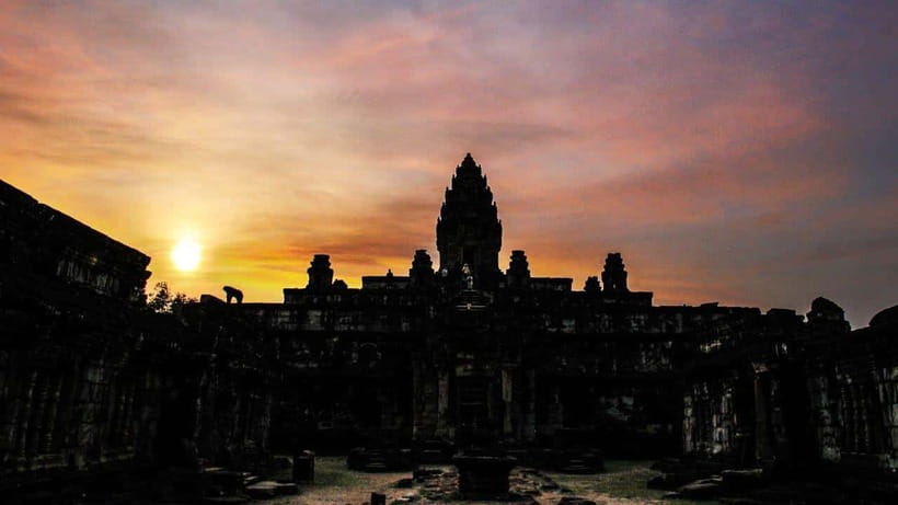 Siem Reap: Angkor Wat: Small-Group with Sunset Tour - A full day among Cambodia’s great temple ruins