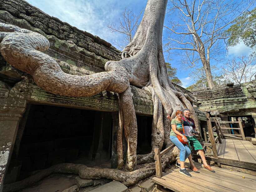 Siem Reap: Angkor Wat Sunrise and Market Tour by Jeep - What the private jeep format adds