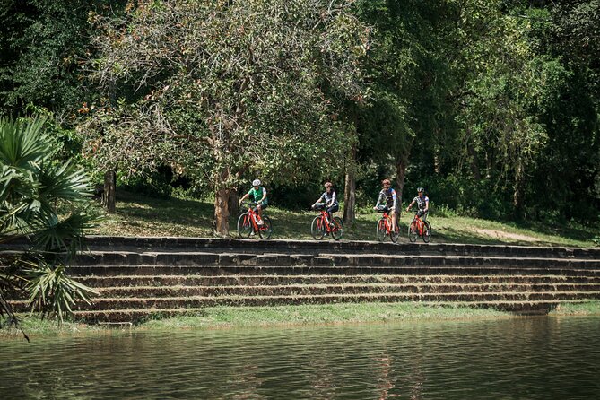 Siem Reap: Angkor Wat Sunrise Bike Tour & Jungle Breakfast - The support van, group size, and guide quality