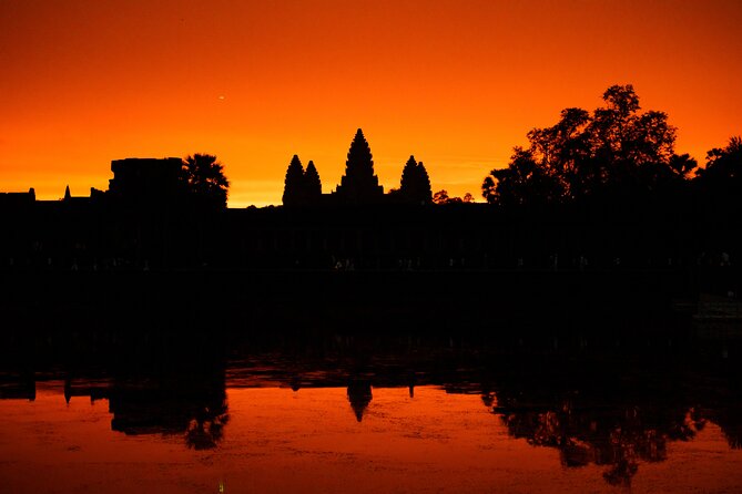 Siem Reap: Angkor Wat Sunrise & Explore Angkor Temples With Guide - Bayon’s stone faces and sculpted towers