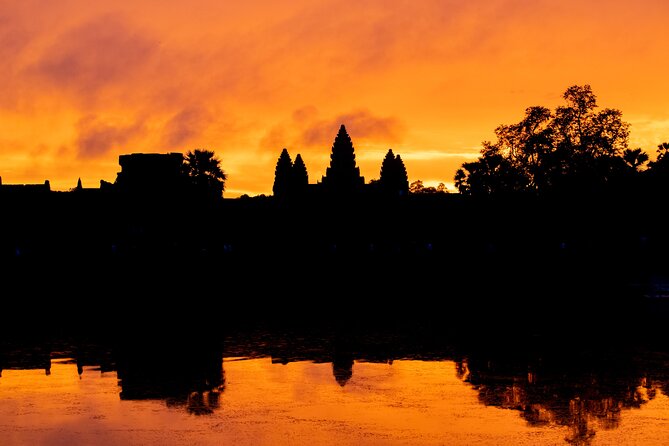 Siem Reap: Angkor Wat Sunrise & Explore Angkor Temples With Guide - Three hours at Angkor Wat