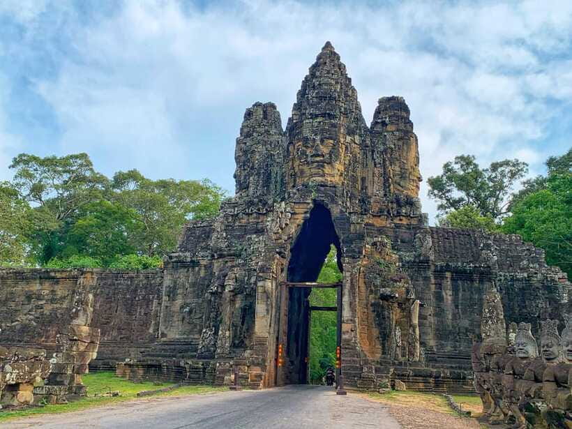 Siem Reap: Angkor Wat Sunrise for Group or Private Tours - The $12 price and the costs beyond it