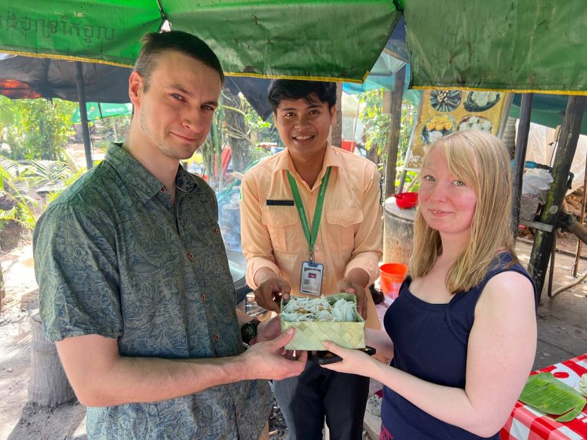 Siem Reap: Angkor Wat Sunrise Small Group tour and Breakfast - Transport, group size, and the human touch