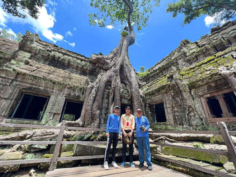 Siem Reap: Angkor Wat Sunrise Tour via Tuk Tuk & Breakfast - Angkor Wat, from sunrise view to temple corridors