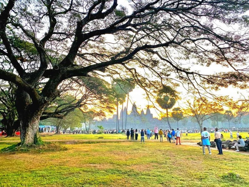 Siem Reap: Angkor Wat Sunrise Tour With Small Group - Tonle Om Gate and the entrance to Angkor Thom