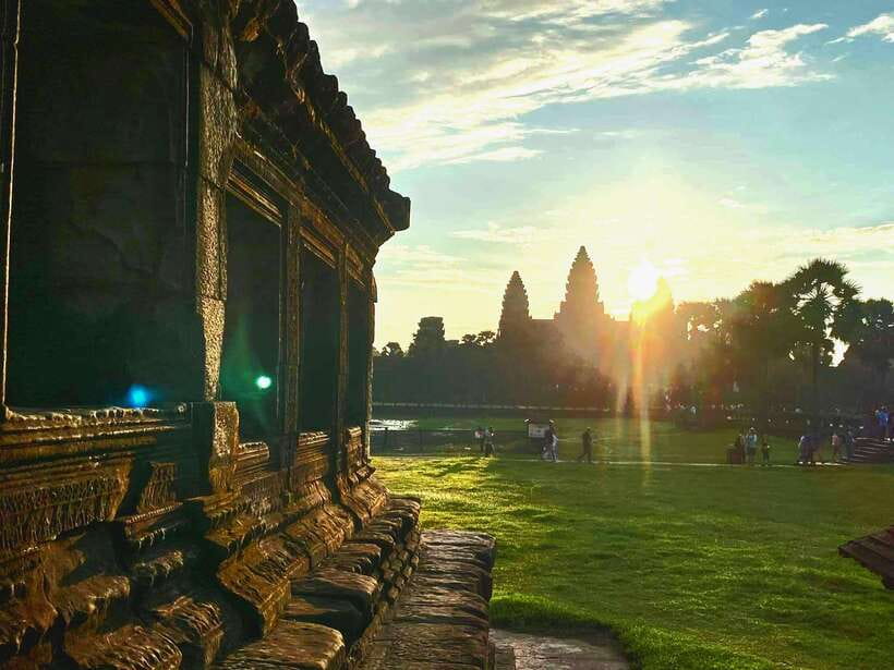 Siem Reap: Angkor Wat Sunrise Tour With Small Group - Angkor Wat at sunrise, then a closer look