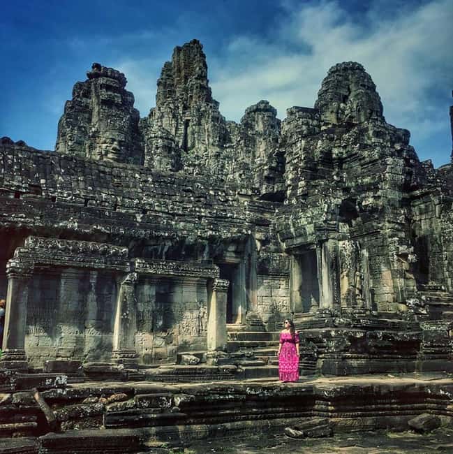 Siem Reap: Angkor Wat Sunrise Tour with Spanish Guide - Angkor Thom, from royal gates to the smiling Bayon