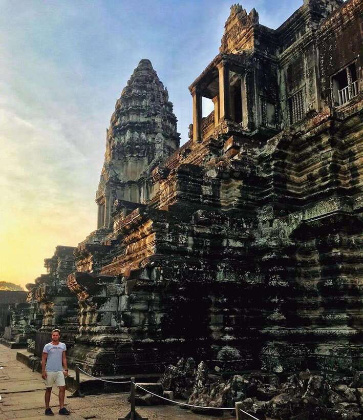 Siem Reap: Angkor Wat Sunrise Tour with Spanish Guide - Temple rules and what to pack