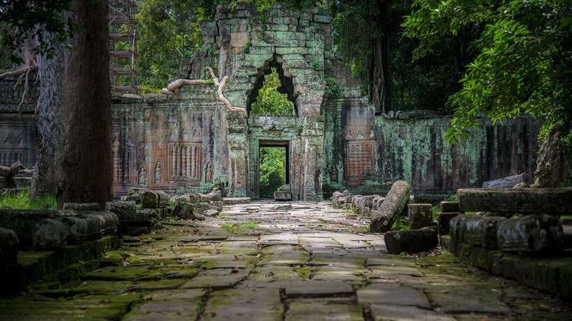 Siem Reap: Angkor Wat Temples & Phnom Kulen Park 3-Day Tour - Day two: Angkor Thom and the Ta Prohm circuit