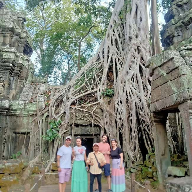 Siem Reap: Angkor Wat Tour with French-Speaking Guide - Ta Prohm and the famous tree roots