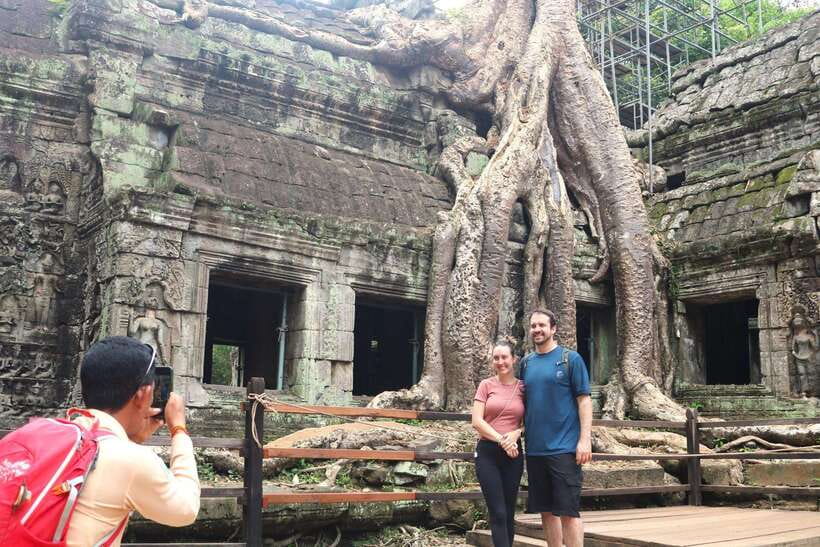 Siem Reap: Angkor Wat with German or English Guided Tour - Bayon Temple and the faces in the stone