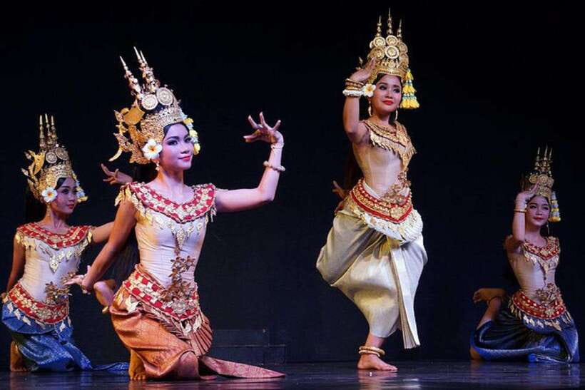 Siem Reap: Apsara Dance Show and Dinner with Hotel Pickup - Pickup by tuk tuk, car, or minivan