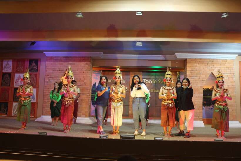 Siem Reap: Apsara Dance Show & Dinner with Tuk-Tuk Transfers - Practical advice for a smoother night