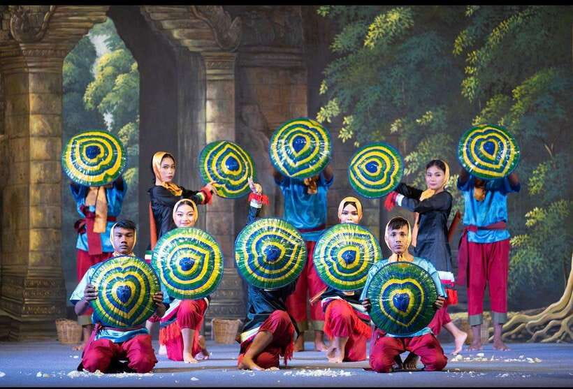 Siem Reap: Apsara Show Including Dinner & Hotel Pickup - Should you book the Siem Reap Apsara dinner show?