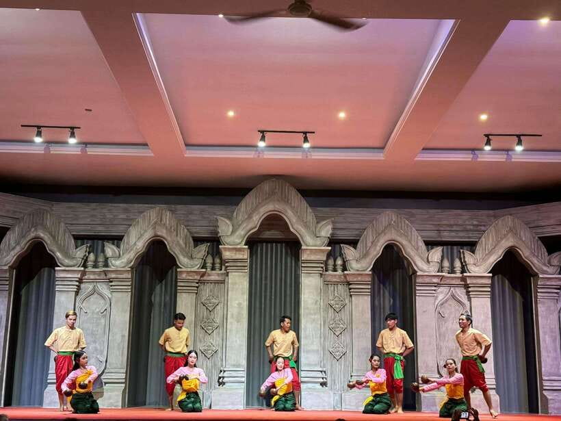 Siem Reap: Apsara Show Including Dinner & Hotel Pickup - Dinner comes before or alongside the show