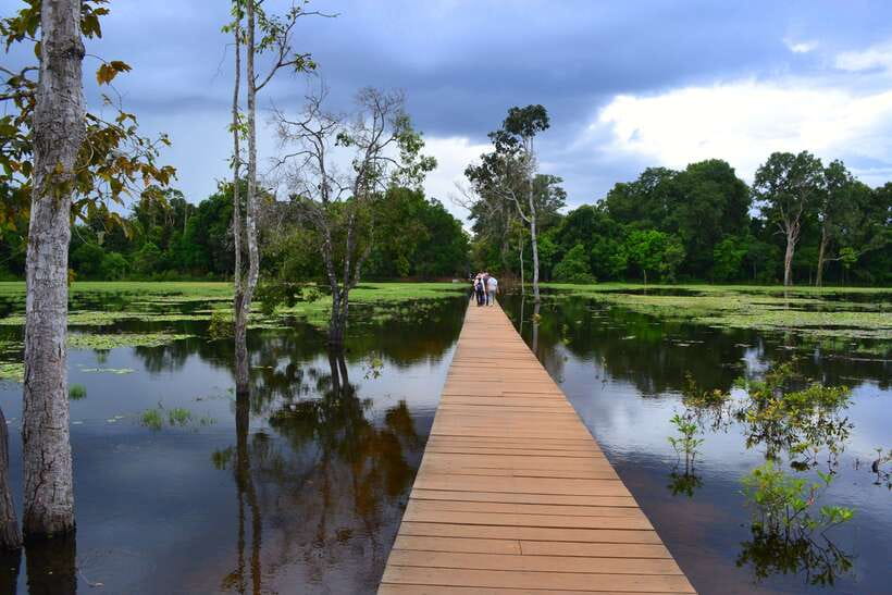 Siem Reap: Banteay Srei and Grand Circuit Heritage Tour - How much walking and heat to expect