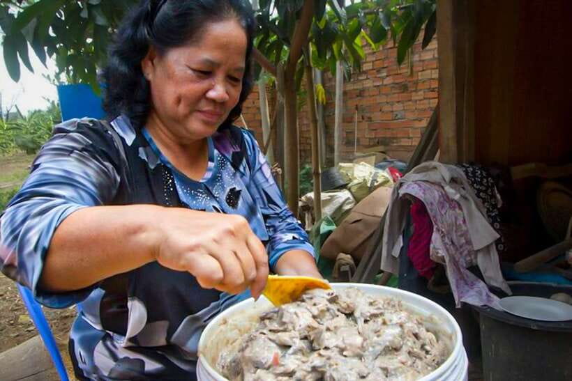 Siem Reap: Cambodia local street foods and local guide - What the local guides add to the meal