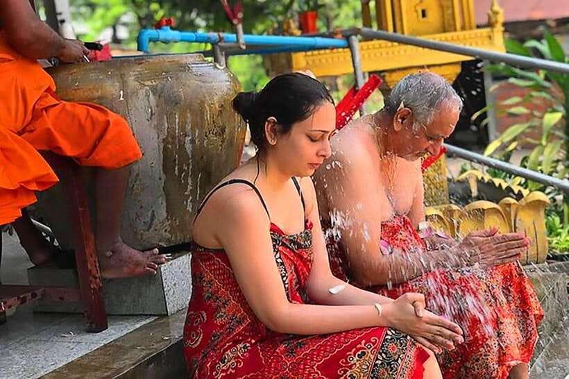 Siem Reap Cambodian Buddhist Water Blessing and Local Market - The 45-minute market walk and local food lesson