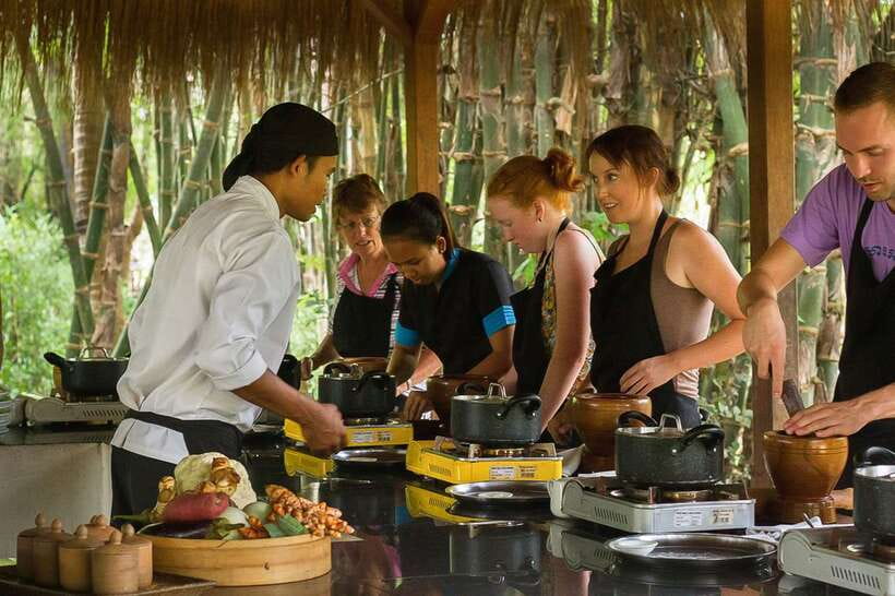 Siem Reap: Cambodian Desserts Cooking Lesson with Tastings - A local market before the kitchen