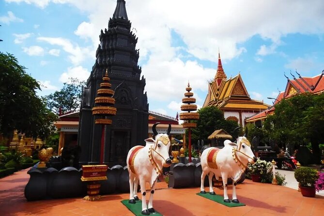 Siem Reap City Walking Tour - Old Market and Pub Street connection