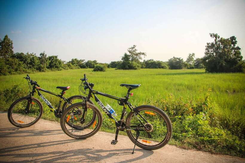 Siem Reap: Countryside Cycle and Local Village Life Tour - Leaving Siem Reap by bicycle