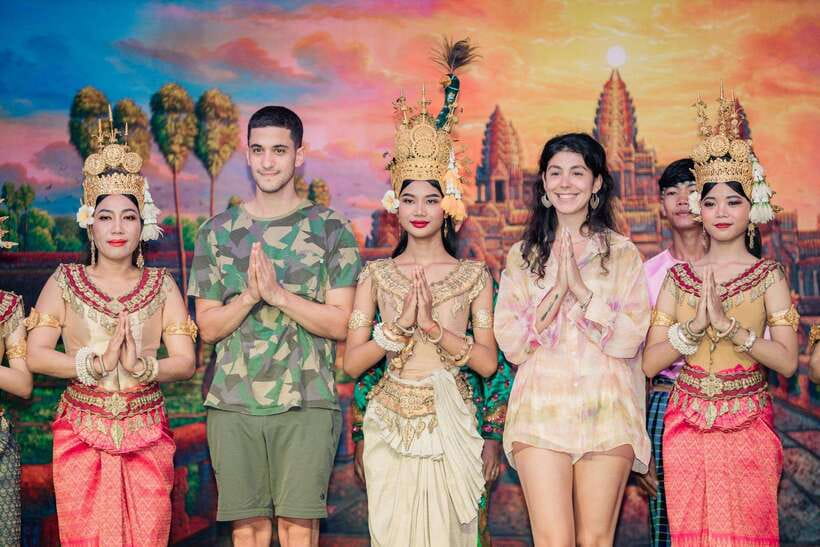 Siem Reap: Dinner and Traditional Show with Hotel Transfer - Pickup by tuk-tuk from Siem Reap