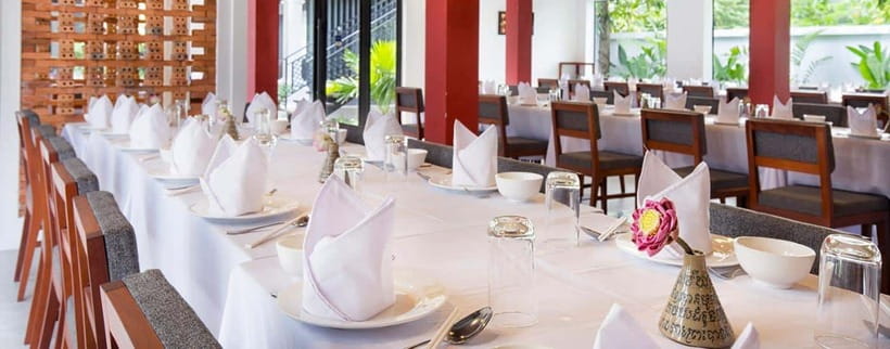 Siem Reap: Dinner and Traditional Show with Hotel Transfer - A buffet that reaches beyond Khmer food