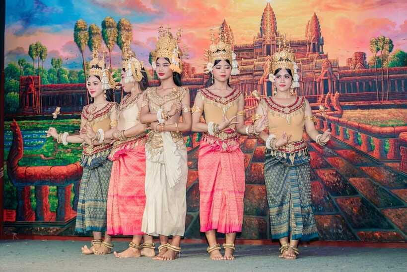 Siem Reap: Dinner and Traditional Show with Hotel Transfer - Who will enjoy this experience most
