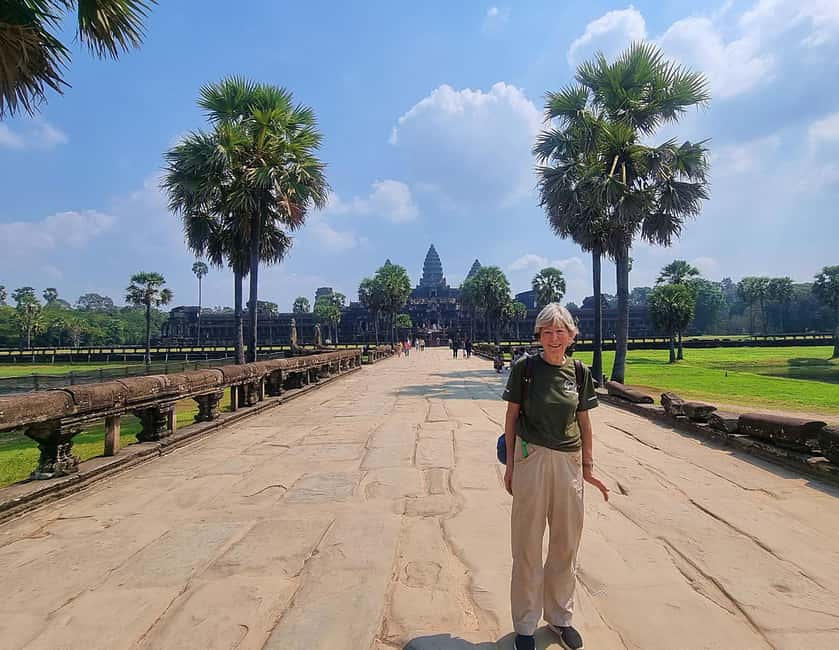 Siem Reap - Discover Angkor Wat by Jeep - The guide can make or break the day
