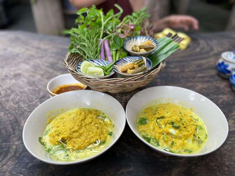 Siem Reap: Evening Food Tour with 10 Local Tastings - Why the first bite matters: lort cha around 5 pm