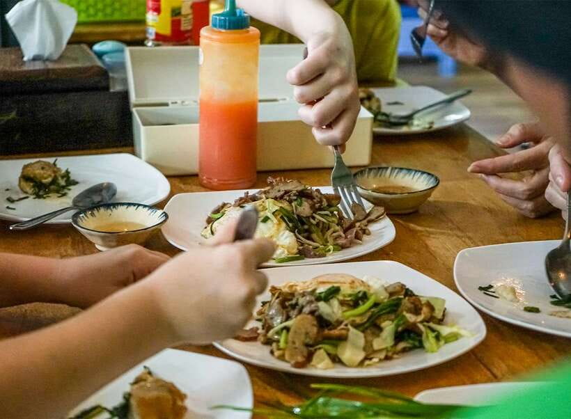 Siem Reap: Evening Food Tour with 10 Local Tastings - Num banh chok at Phum Nom Banchork