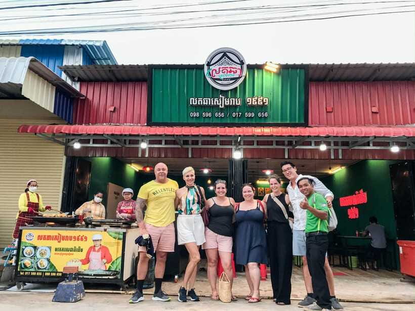Siem Reap: Evening Food Tour with 10 Local Tastings - Guides, tuk-tuks, and the feel of the evening