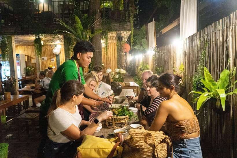 Siem Reap: Evening Food Tour with 10 Local Tastings - Made in Cambodia Market: crafts between the food stops