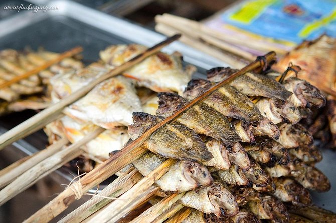 Siem Reap Evening Street foods Tours by Tuk Tuk - Stop two: A one-hour walk through evening stalls