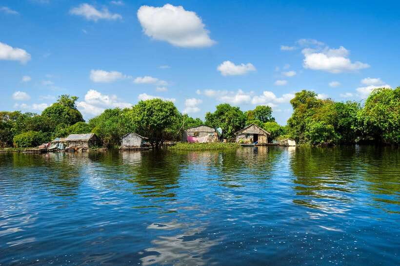 Siem Reap: Floating Village Half-Day Tour - Lunch aboard the historic Queen Tara