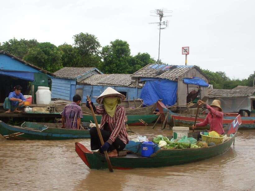 Siem Reap: Floating Village Tour - Seeing a village built for moving water