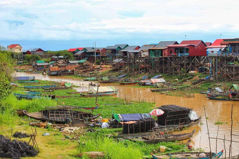 Siem Reap Floating Village Tour, Kompong Phluk Tour - The restaurant and bamboo bar stop