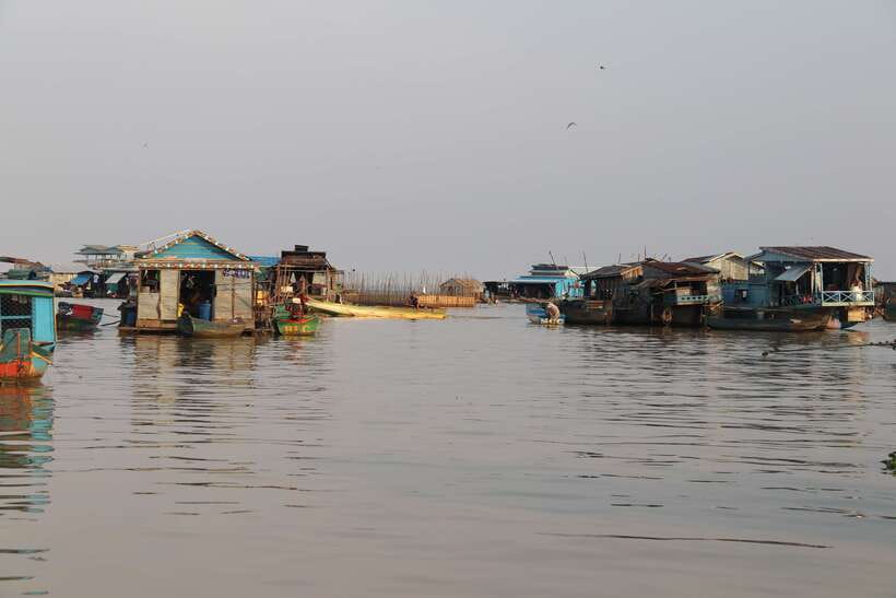 Siem Reap: Floating Village Tour - Boarding a flat-bottomed boat