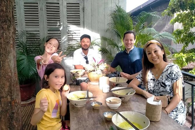 Siem Reap Food Tour By Local - Five Cambodian dishes in one four-hour evening