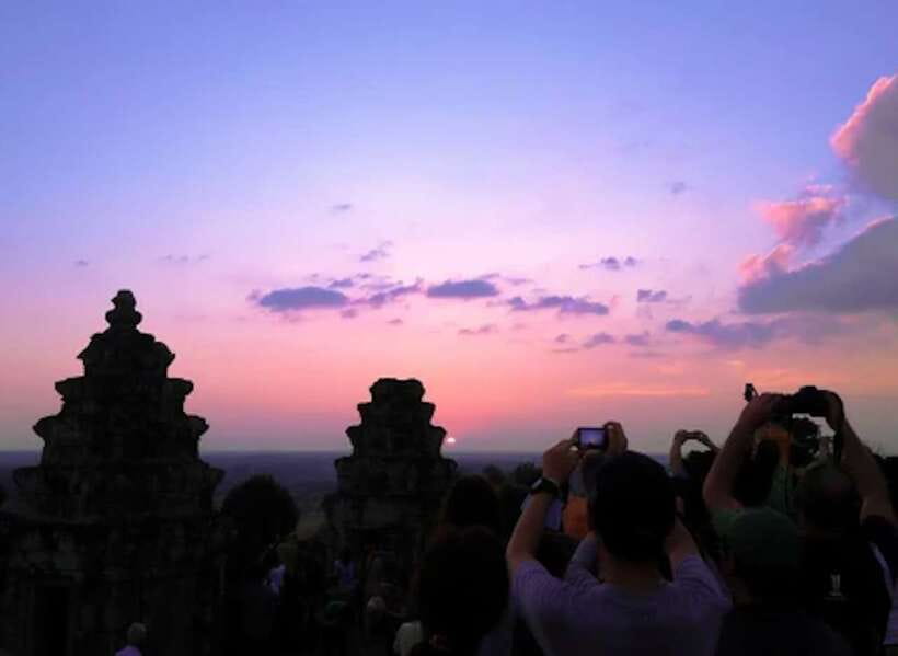 Siem Reap: Full-Day Angkor Wat Guided Tour with Sunset - Practical preparation for a long temple day
