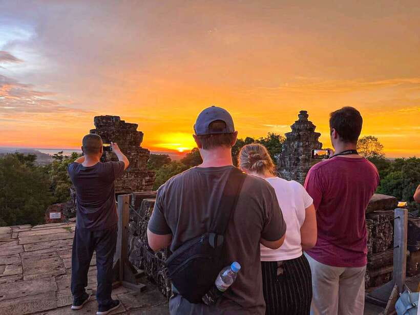 Siem Reap: Full Day Angkor Wat Temple Experience with Sunset - Sunset from Phnom Bakheng