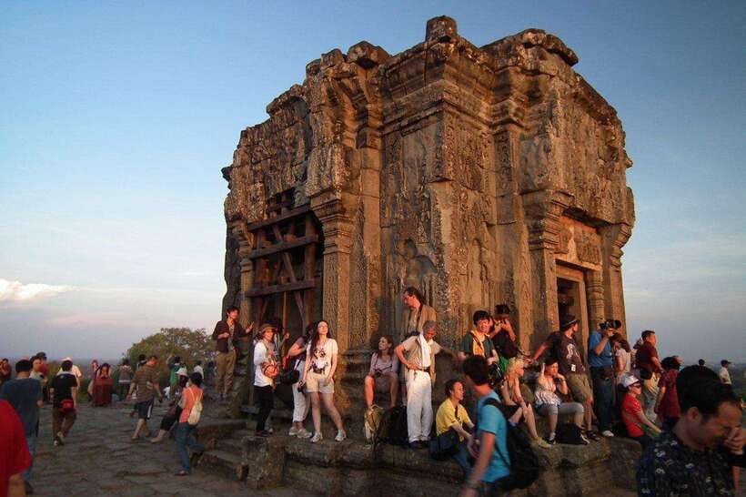 Siem Reap: Full Day Angkor Wat Temple Tour with Sunset - Angkor Thom and the smiling faces of Bayon