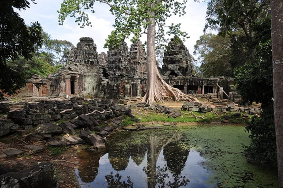 Siem Reap: Full-Day Tuk-Tuk Tour of Angkor Wat Temples - What the driver does, and what you should not expect
